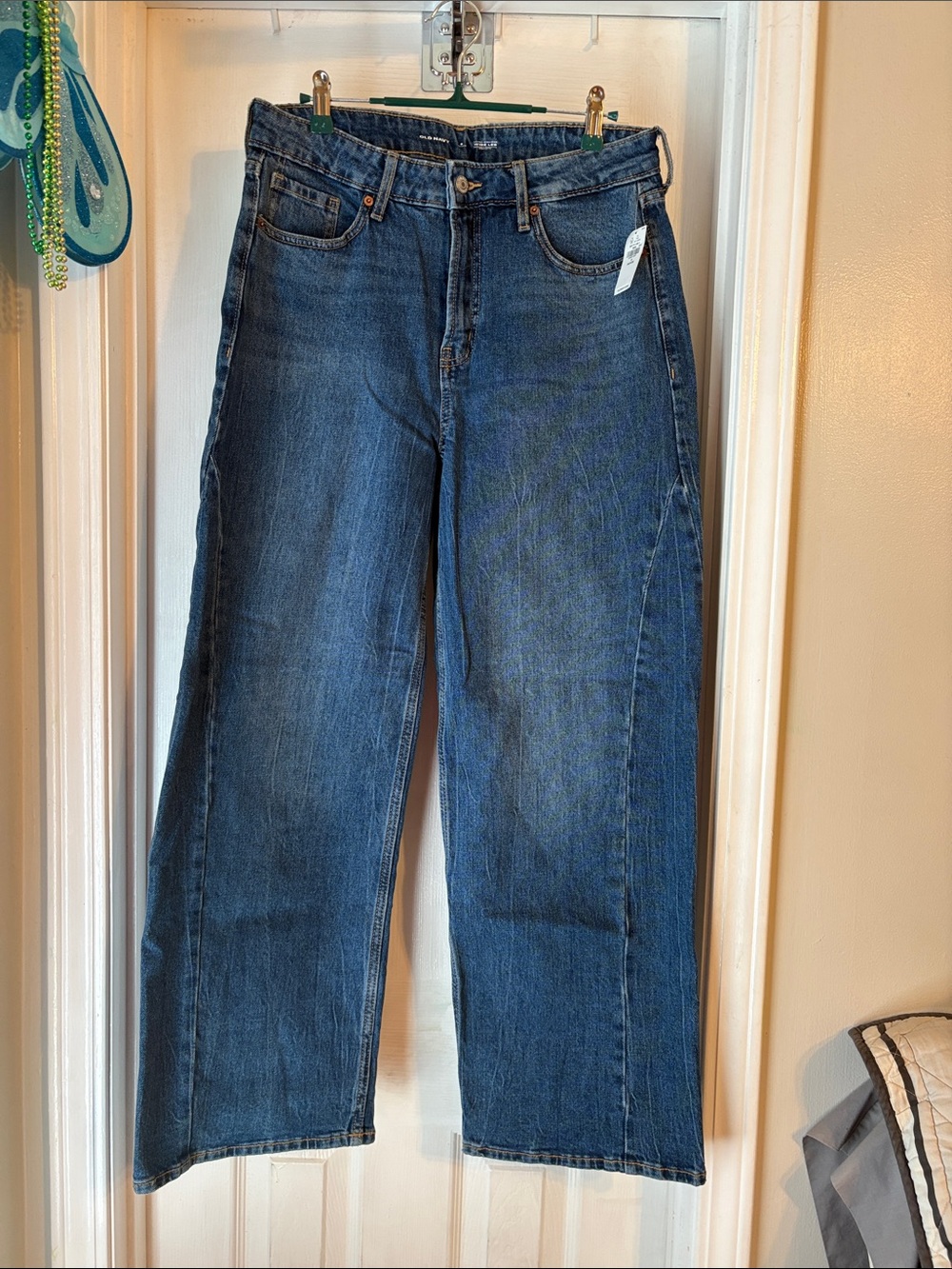NWT Old Navy extra high rise wide leg women’s petite jeans size 8.